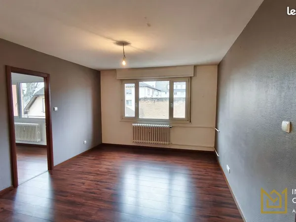 Apparement - 67 m² - 2 cmabres - 1 bureau -Balcons - cave