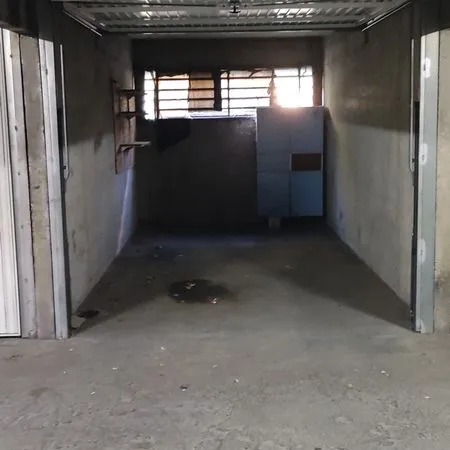Box fermé et sécurisé 18 m²