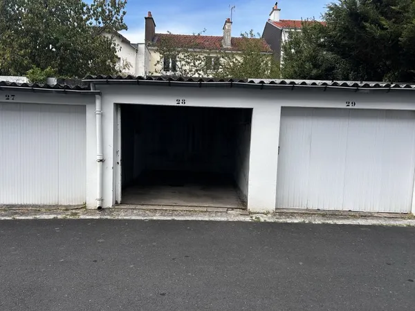 Loue garage fermé/ box Nantes - quartier Procé