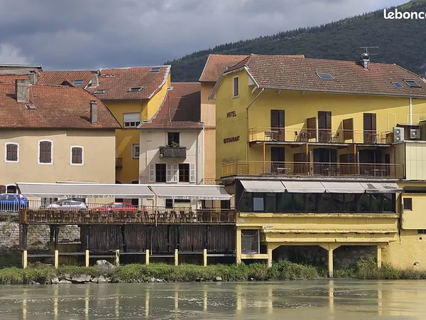 Vends pas de porte + matériel restaurant/hôtel complet