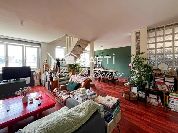 EXCLUSIVITÉ - DUPLEX DE CARACTÈRE DE 97 m² - DERNIER ÉTAGE