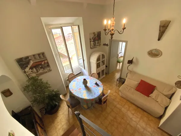 EXCLUSIVITE !! - APPARTEMENT MENTON PIETONNE - Lumineux deux pièces avec mezzanine