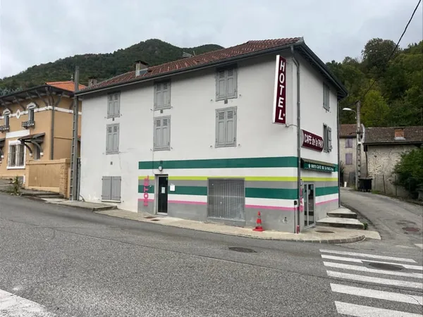 Murs et fonds de commerces d'un Hôtel restaurant : Immeuble 400m²