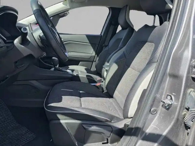 Renault Captur blue dci 115 edc — photo 11