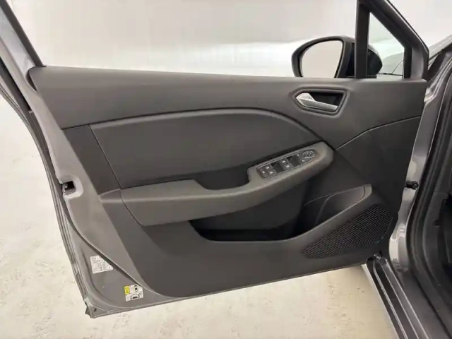 Renault Clio blue dci 100 ch — photo 11
