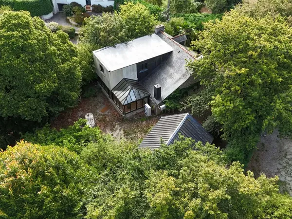 Maison en pierre avec garage