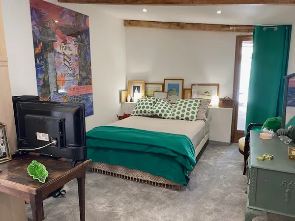 Loue studio 30m² indépendant avec parking dans grande propriété