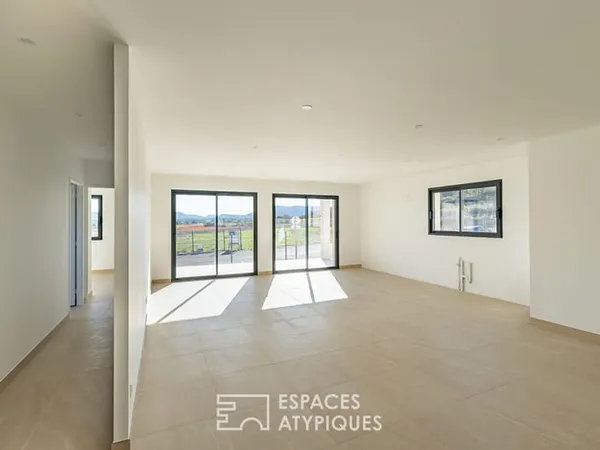 Maison neuve de plain-pied : confort moderne et cadre nature
