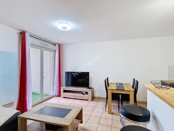 A LOUER APPARTEMENT TYPE 3 MEUBLE AVEC LOGGIA ET STATIONNEMENT PRIVATIF POITIERS QUARTIER SAINT ELOI