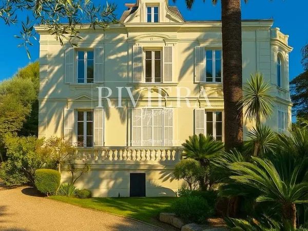 Superbe villa Belle Époque avec piscine et jardin au coeur de Cannes en cours de rénovation