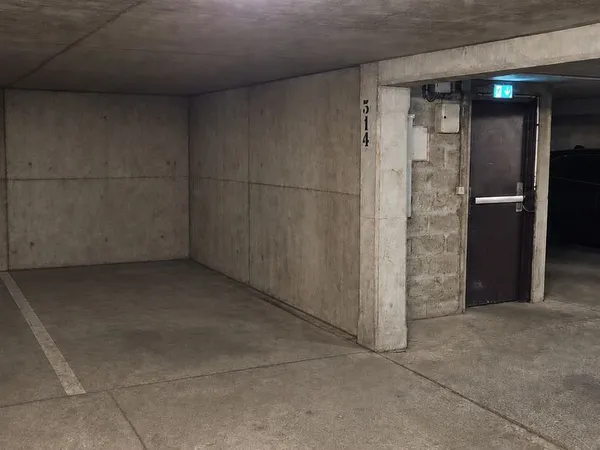 Place de parking couverte et vidéosurveillée - Parking du Stade - Sevran
