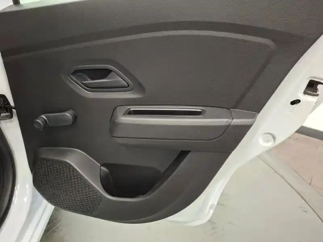 Dacia Sandero sce 65 — photo 20