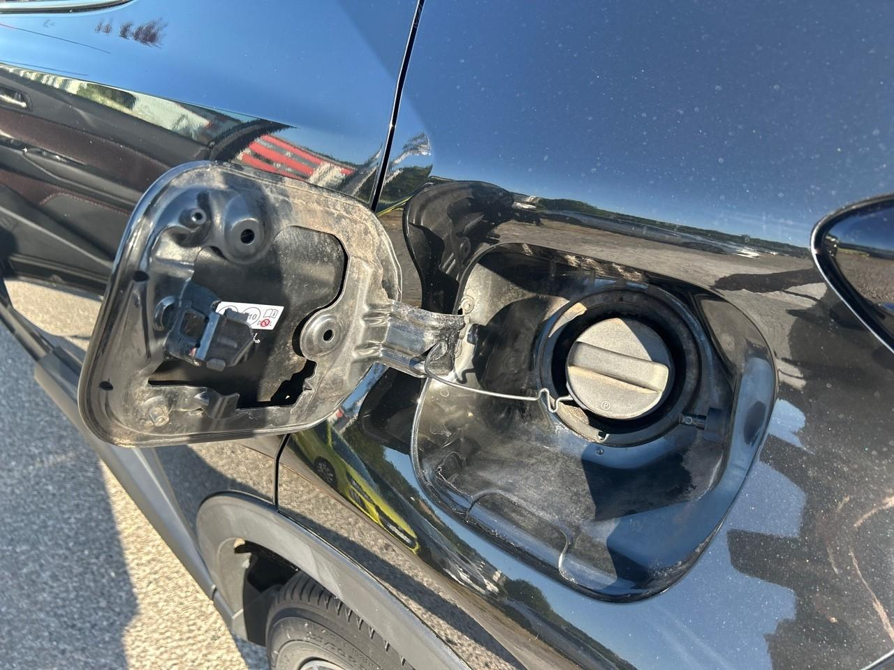 Toyota C-Hr 122h distinctive 2wd e-cvt — photo 12