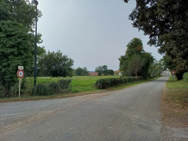 TERRAIN CONSTRUCTIBLE A SADEILLAN- (GERS)