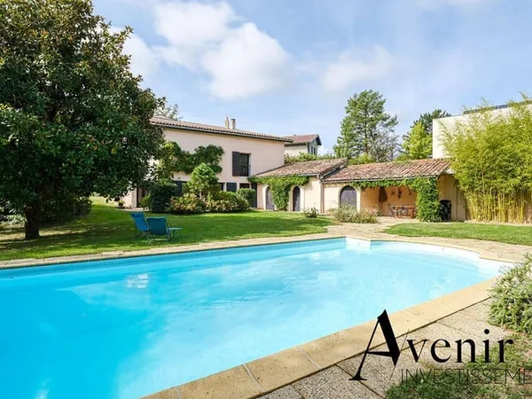 Maison 5 pièces 235 m²