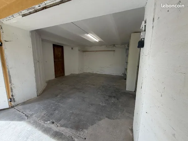 Espace de stockage - garde meuble - garage 16 ou 33 m²