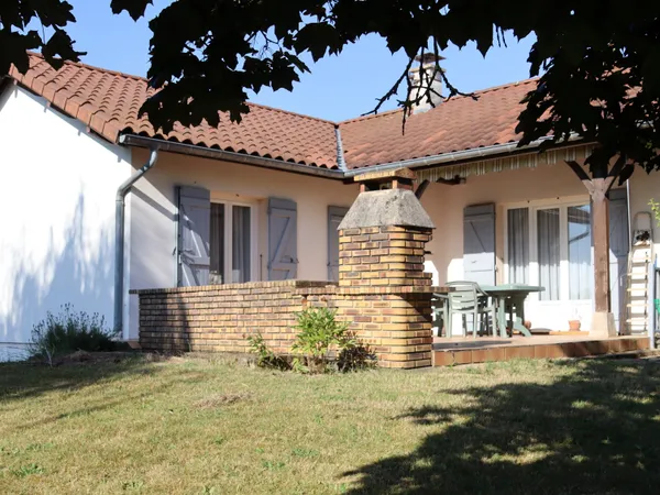 SAINT-BÉNIGNE - Belle villa de 155 m² - Vue sur les Monts du Mâconnais - Terrain de 1837 m² clos