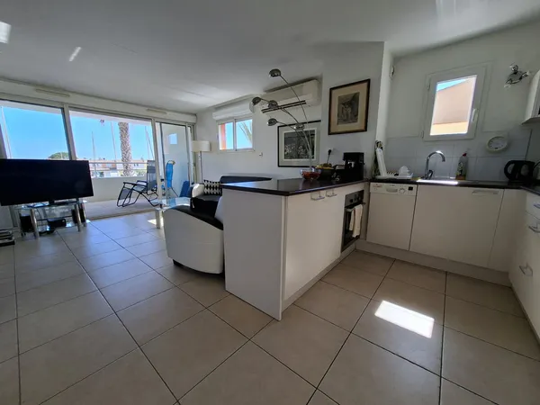 MALFATO / ILE DES MARINAS - BEL APPARTEMENT AVEC 2 CHAMBRES ET PARKING