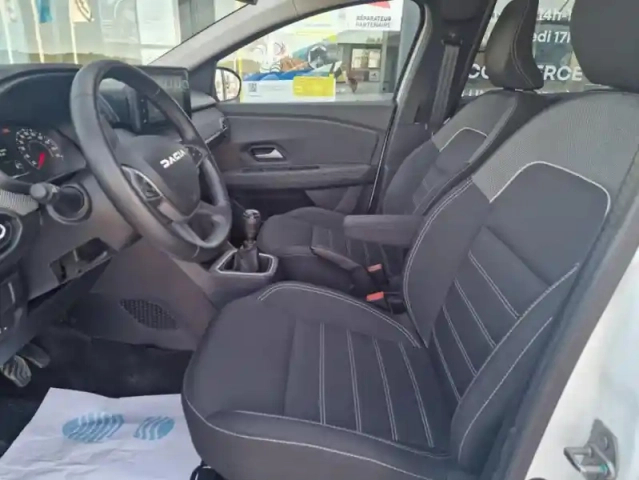 Dacia Jogger 5 places expression tce 110 — photo 15