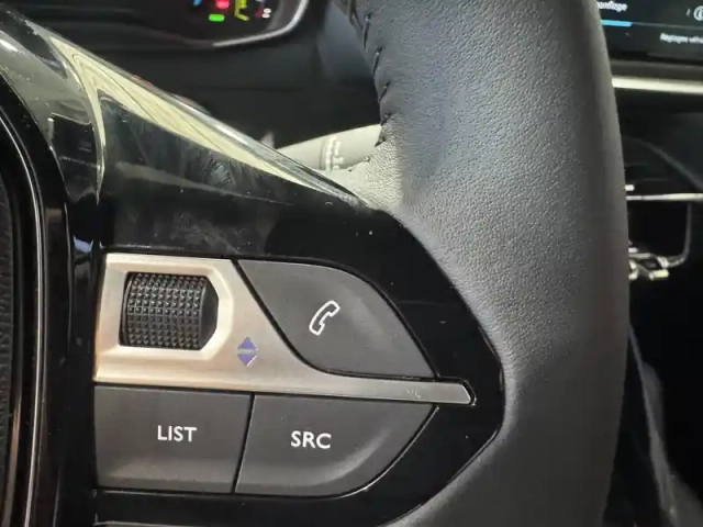 Peugeot 2008 electrique 50 kwh 136 ch — photo 21