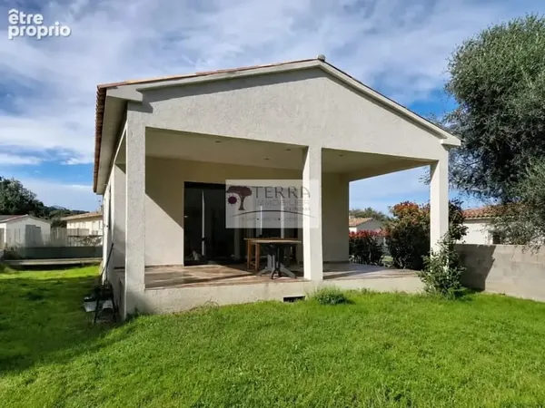 Maison T3 de 62 m2 avec terrain de 452 m2 et terrasse - SERRA DI FIUMORBO