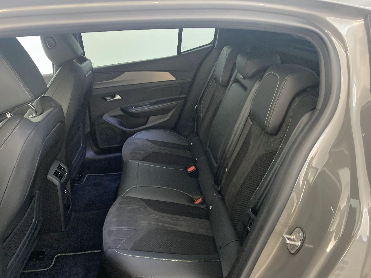 Peugeot 408 hybrid 145 e-dcs6 gt — photo 13