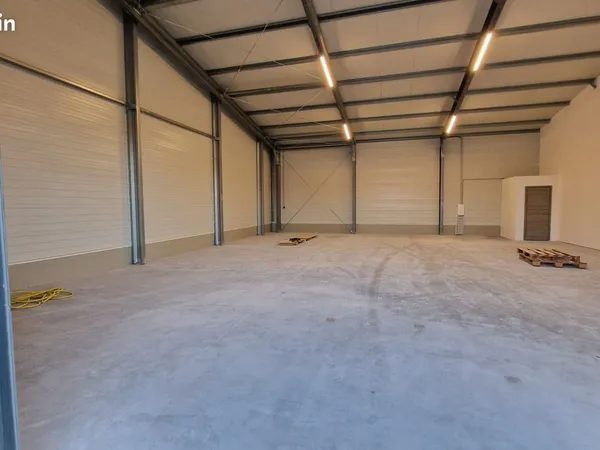 Local 200 m² ROGNAC