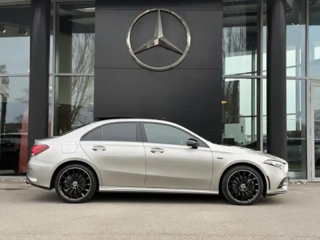Mercedes Classe A 250 e berline amg line — photo 9