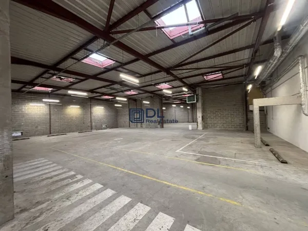 Entrepôt 1730 m²