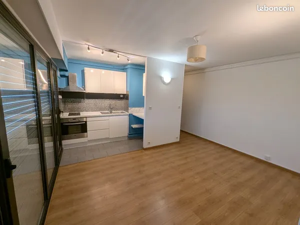 Joli T2 rénové de 31 m² avec terrasse, garage et cellier - Quartier gare