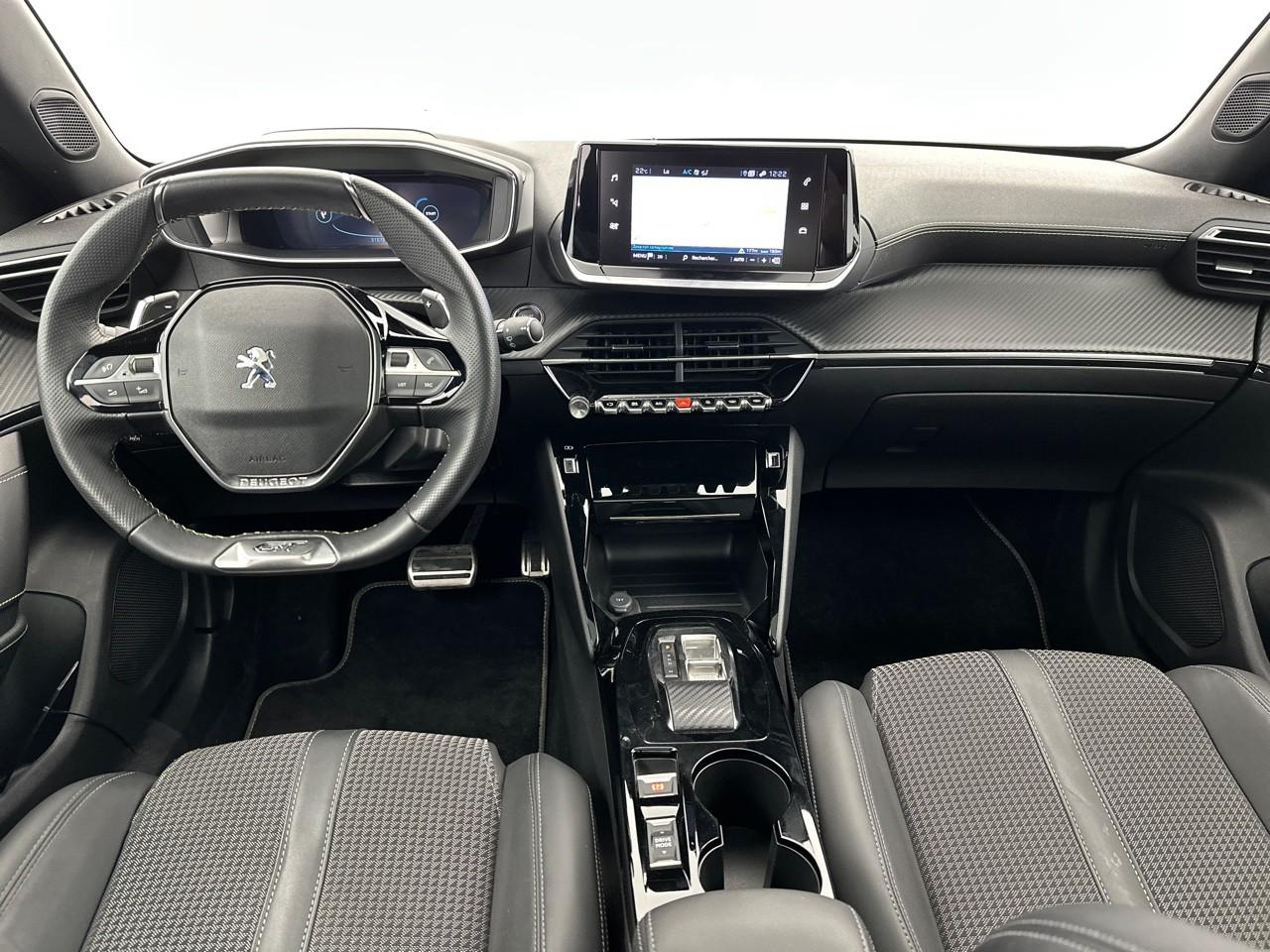 Peugeot 2008 puretech 130 s&s eat8 gt — photo 11