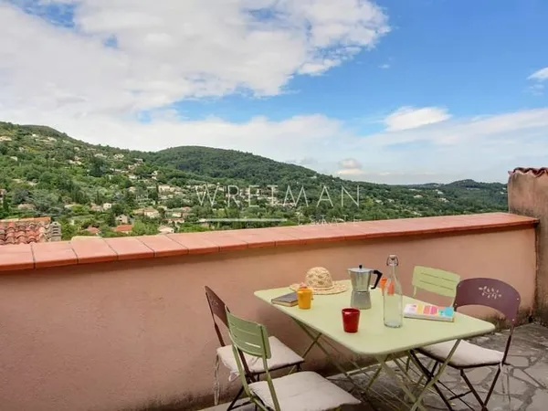 Charmante maison de village avec terrasses - Seillans