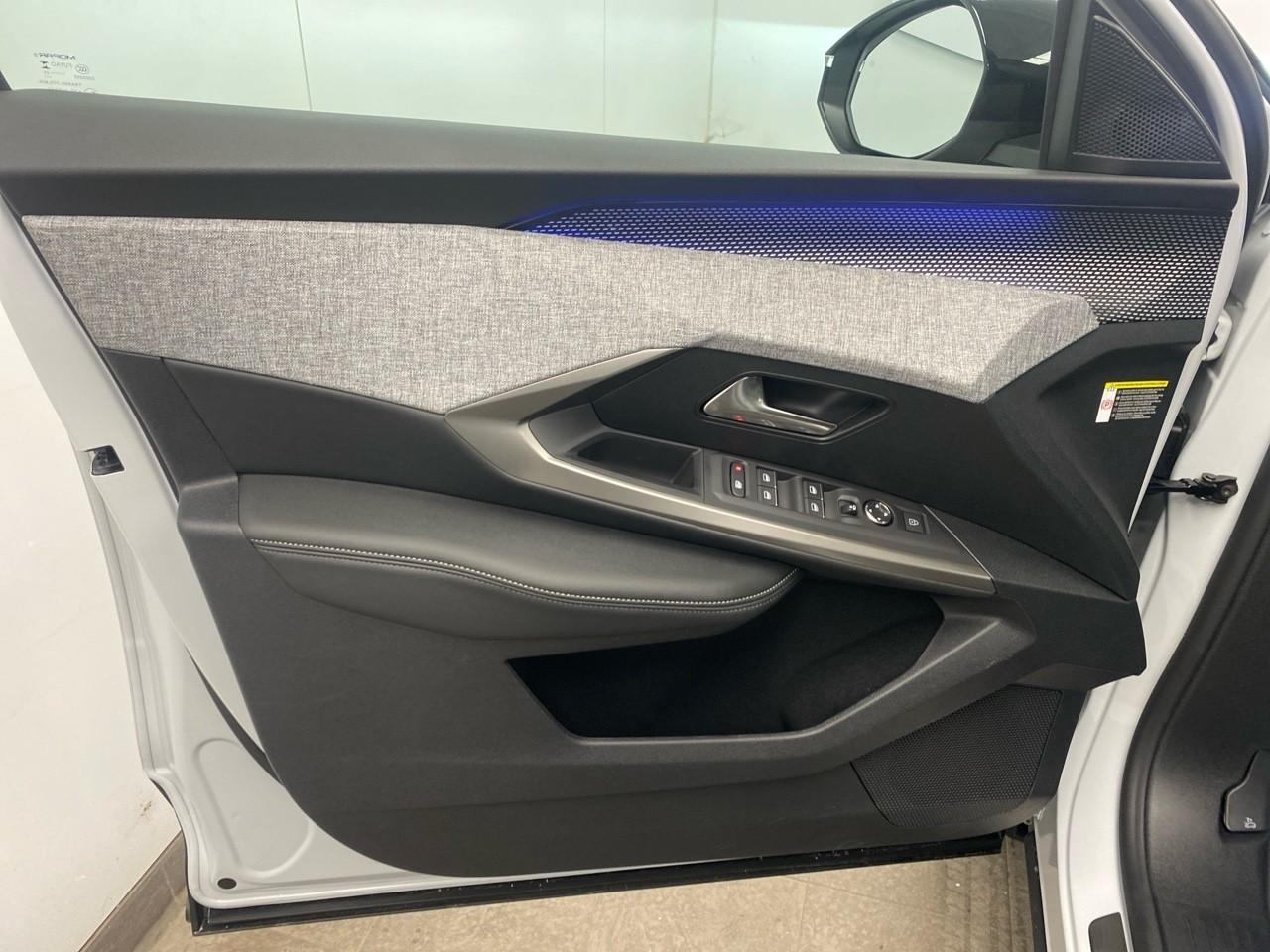 Peugeot 3008 hybrid 145 e-dcs6 gt — photo 20
