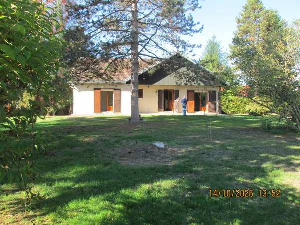 ENSEMBLE IMMOBILIER SUR 78 ARES AU CALME