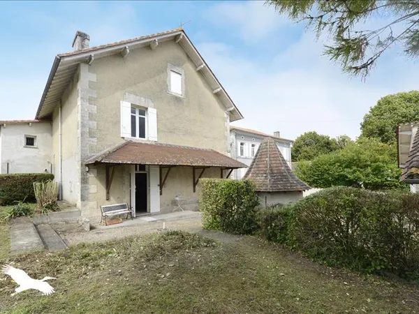 Maison de bourg de 6 pièces principales