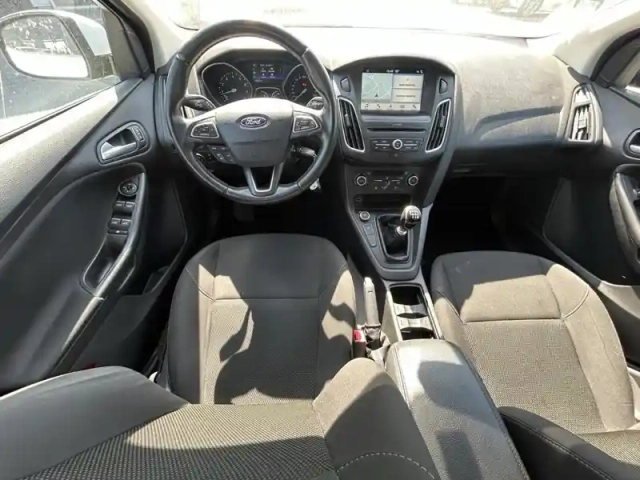 Ford Focus 1.0 ecoboost 125ch stop&amp;start titanium — photo 10