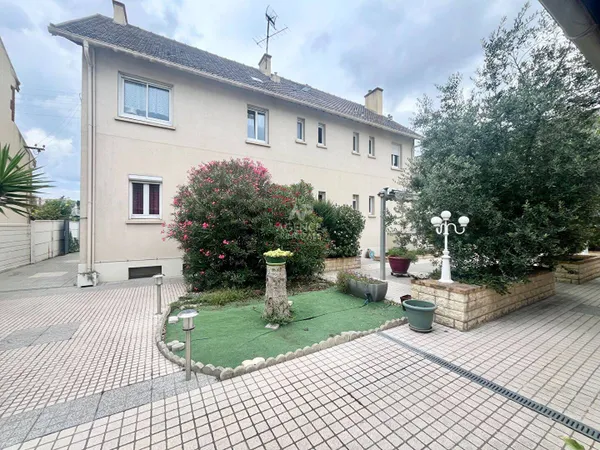 Immeuble 585 m²