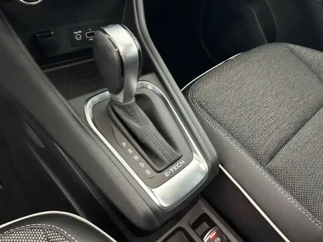 Renault Captur e-tech 145 - 21 — photo 27