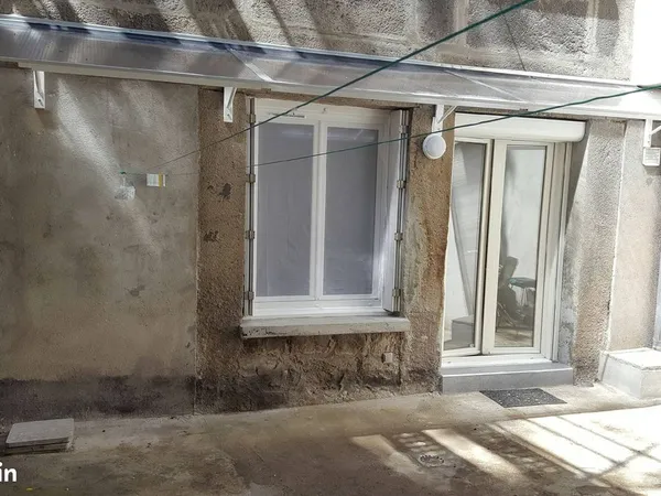 F2 meublé hypercentre avec cour dispo