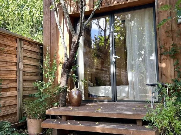 Cabane en bois de 16 m² au fond d'un jardin — Bègles, calme absolu