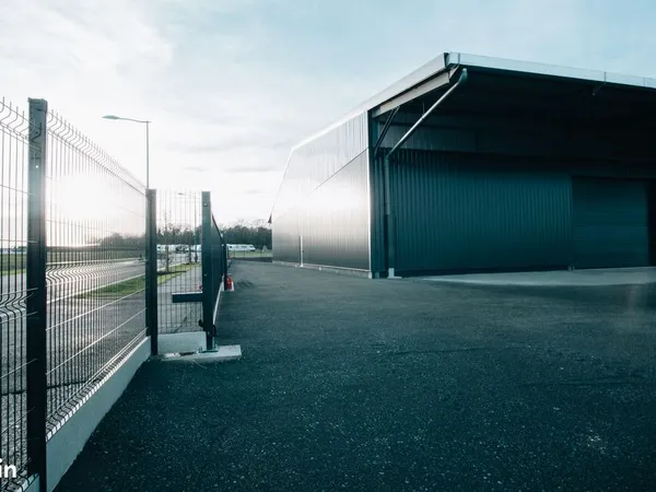 Local d'activités / Artisanal à partir de 300m2