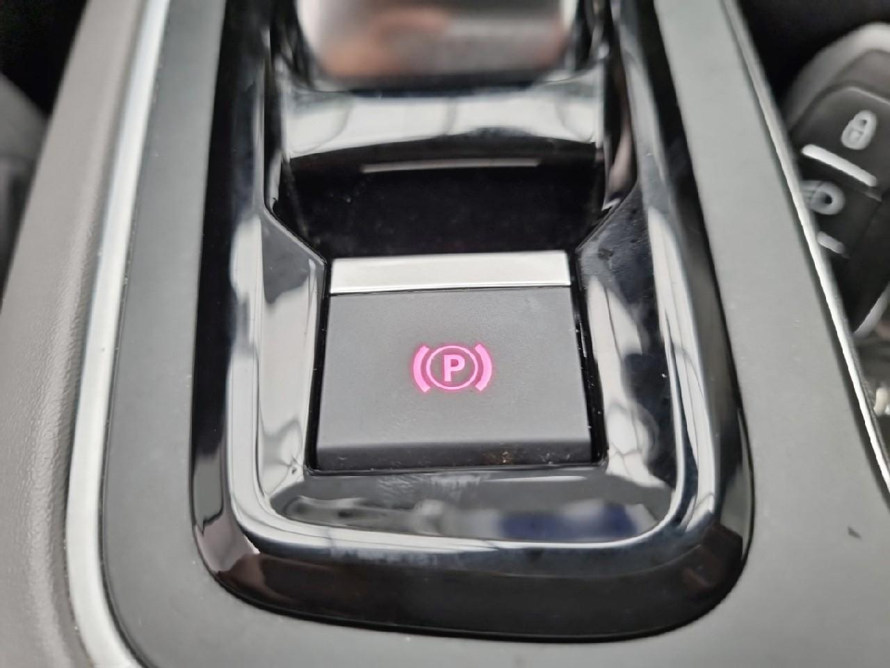 Citroën C5 Aircross hybride rechargeable 225 e-eat8 c-series — photo 18