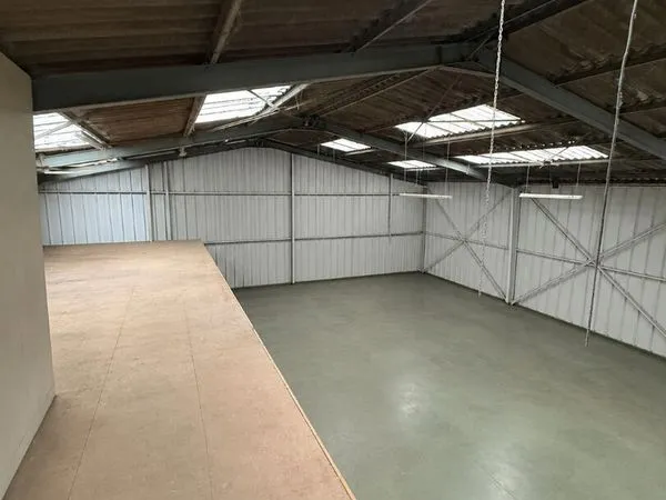 Local 225 m² TREGUEUX