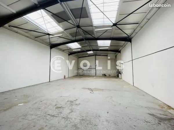 Local d'activité 389 m²