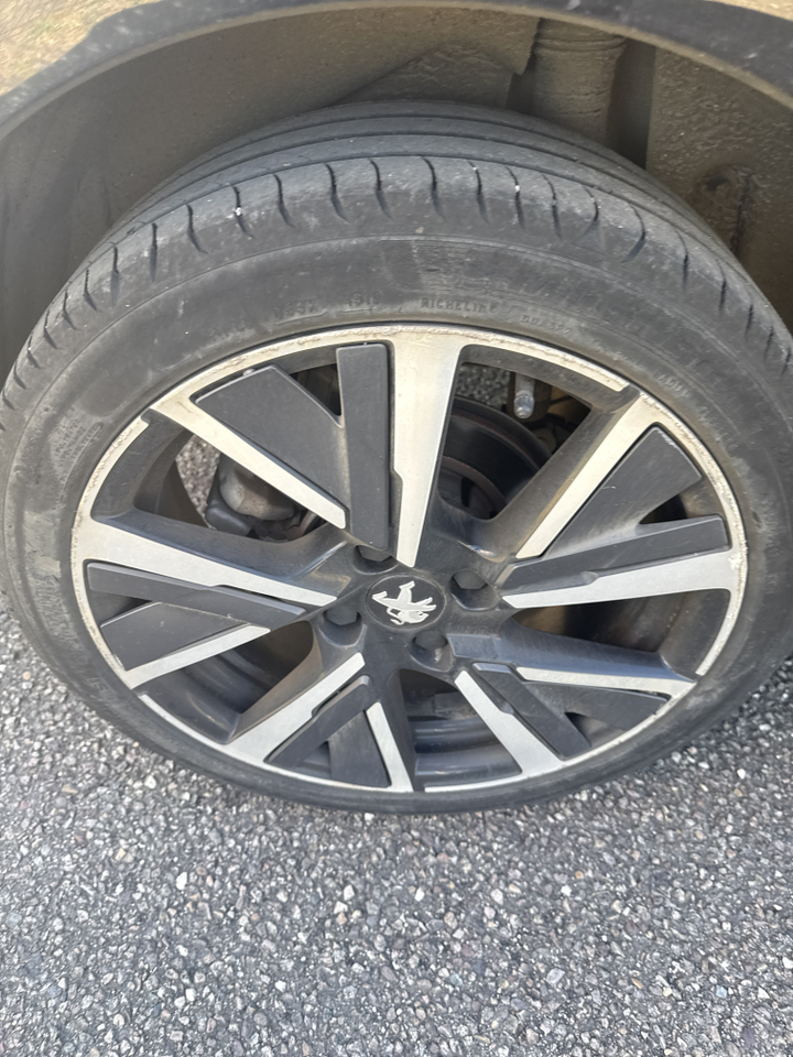 Peugeot 208 PureTech 100 S&amp;S EAT8 — photo 25