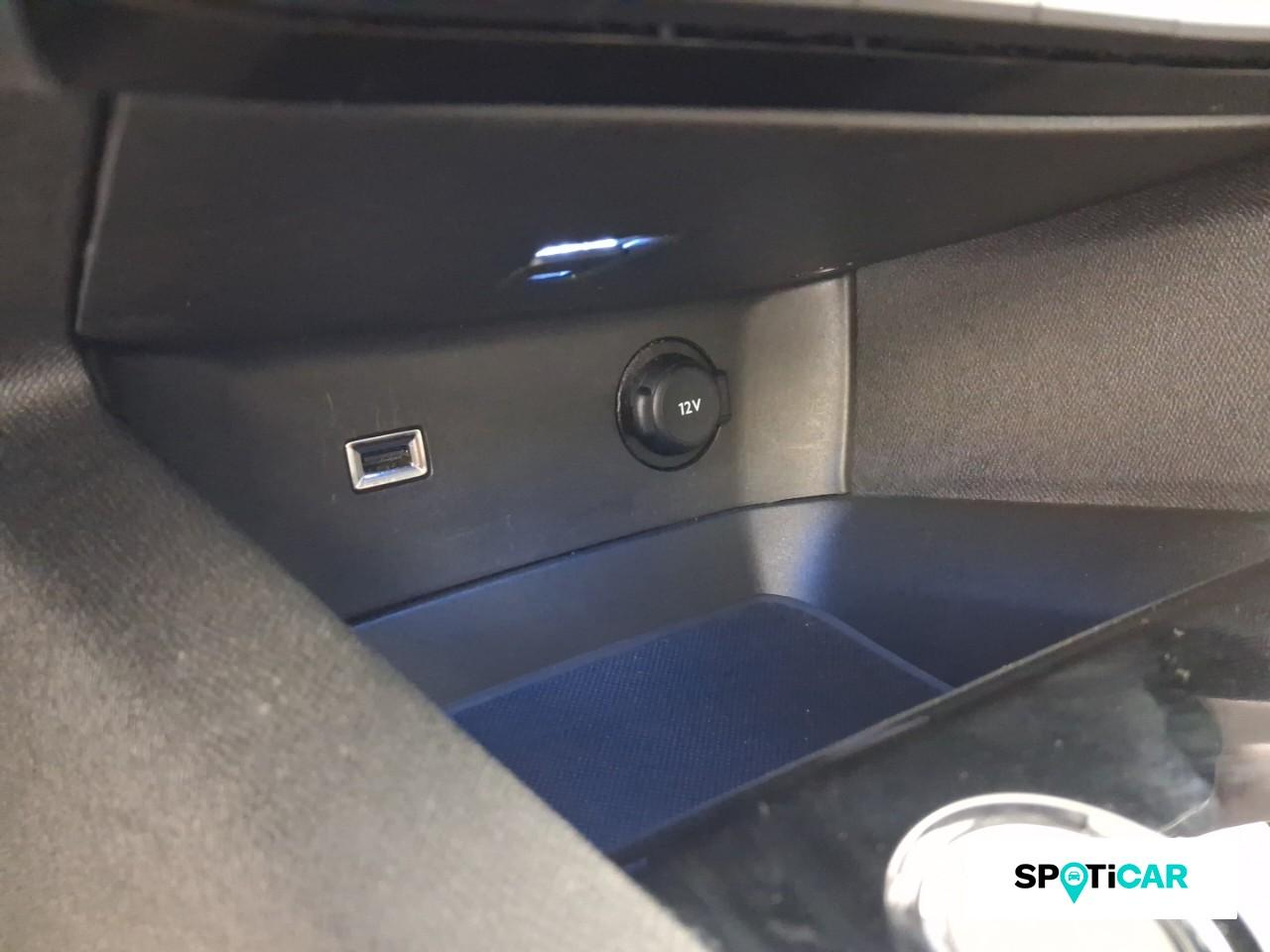 Peugeot 3008 hybrid 225ch roadtrip e-eat8 — photo 17
