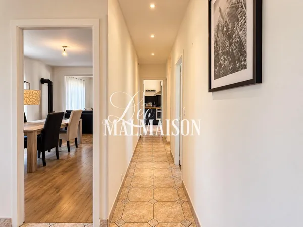 Pavillon rénové avec jardin de 1 236 m², garage et atelier