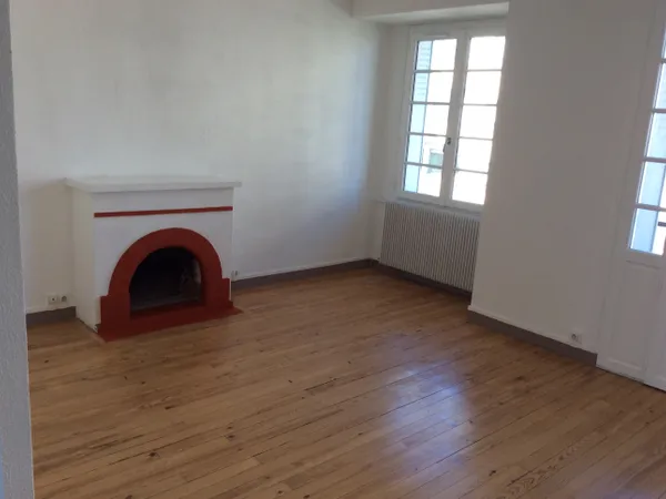 F4 85 m² très bon état - Vue Pyrénées - Pau Centre / Facs