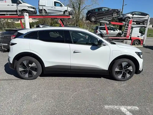 Renault Megane e-tech 220 ch autonomie confort gsr2 — photo 64