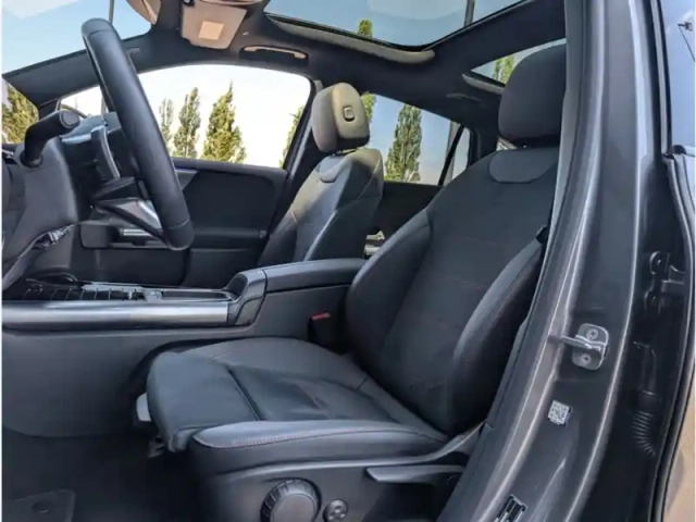 Mercedes Eqa 250+ — photo 37